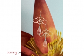 Chrysanthemum and frosted quartz earings